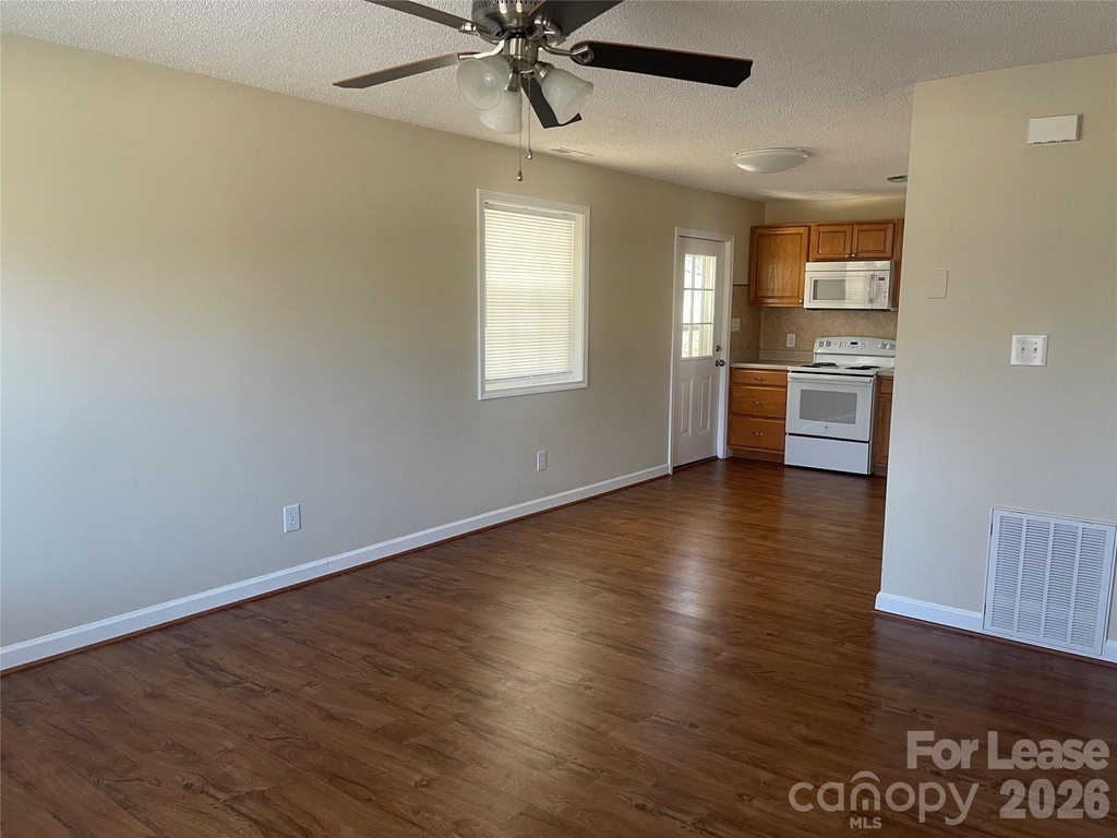 1122 28th Street Sw - Photo 3