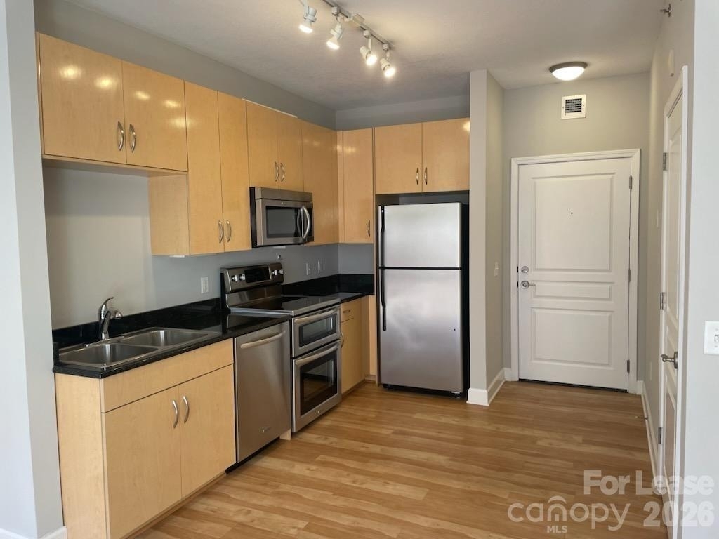 1320 Fillmore Avenue - Photo 3