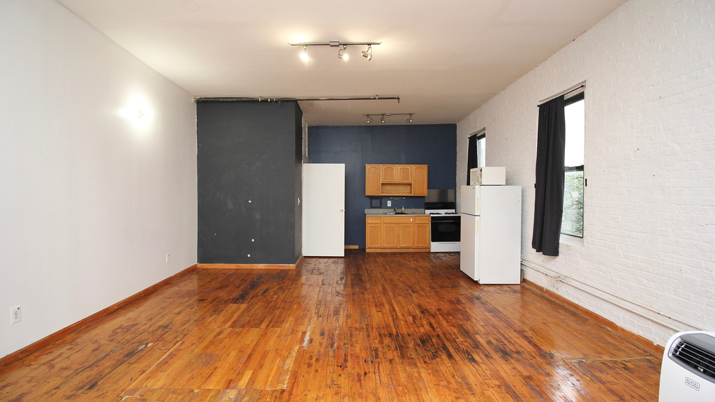 1670 Gates Ave - Photo 6