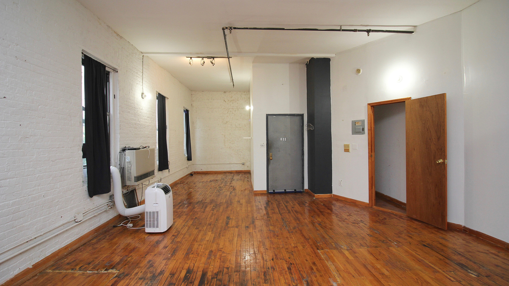 1670 Gates Ave - Photo 5