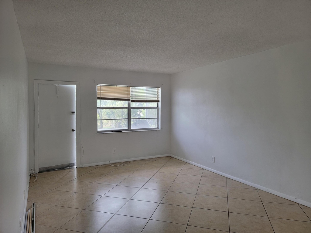 4310 Nw 12th Court - Photo 4
