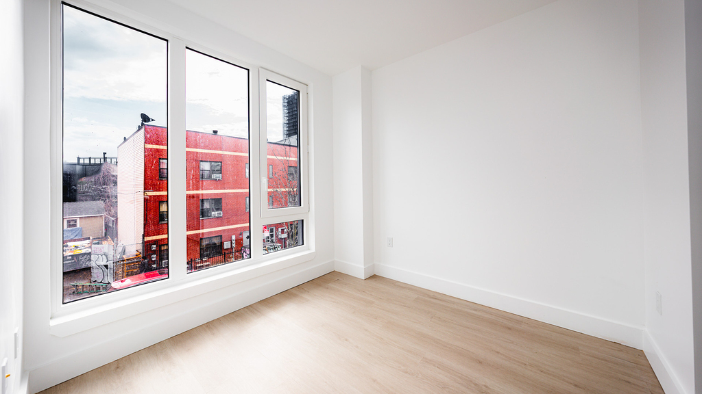 649 Hart Street - Photo 5