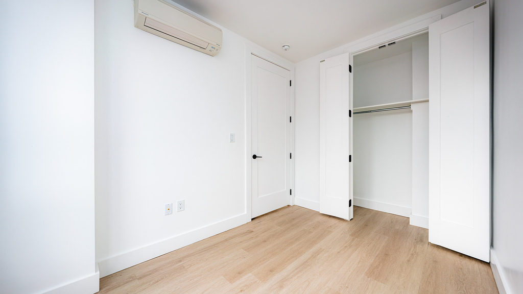 649 Hart Street - Photo 4