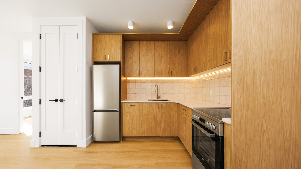 649 Hart Street - Photo 12