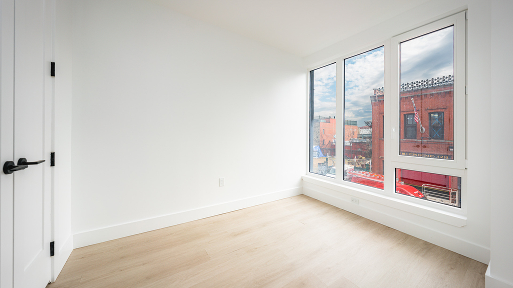649 Hart Street - Photo 3