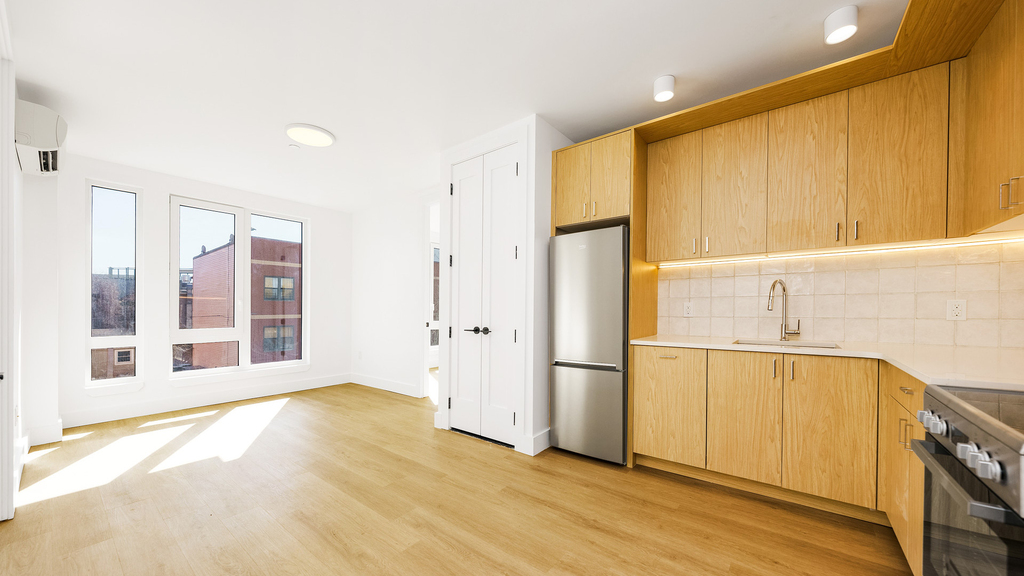 649 Hart Street - Photo 0