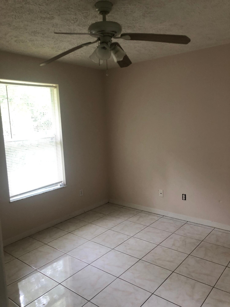 2242 Se Master Avenue - Photo 7
