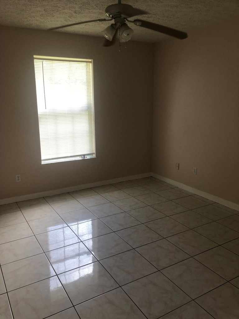 2242 Se Master Avenue - Photo 4