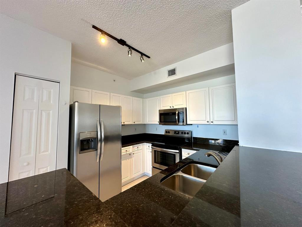 651 Okeechobee Boulevard - Photo 7