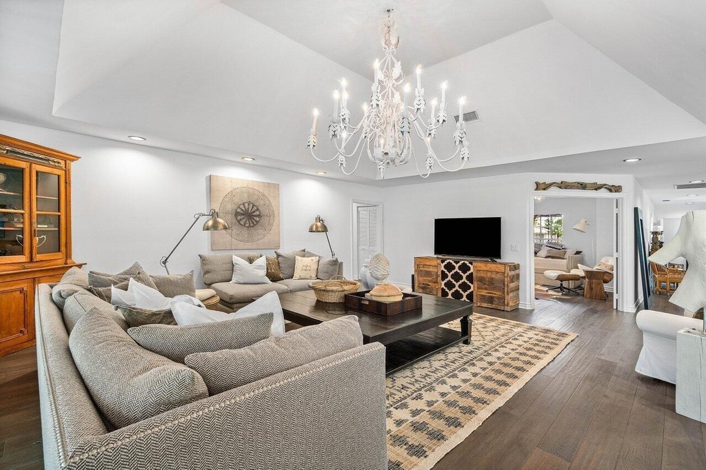 11823 Pebblewood Drive - Photo 5