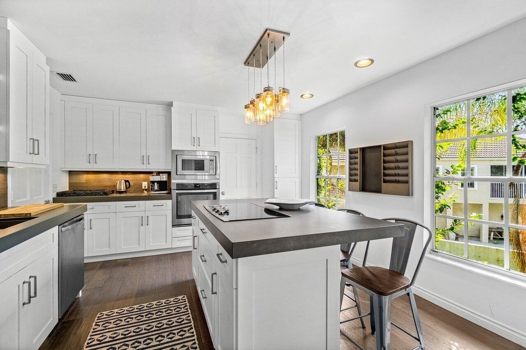11823 Pebblewood Drive - Photo 9