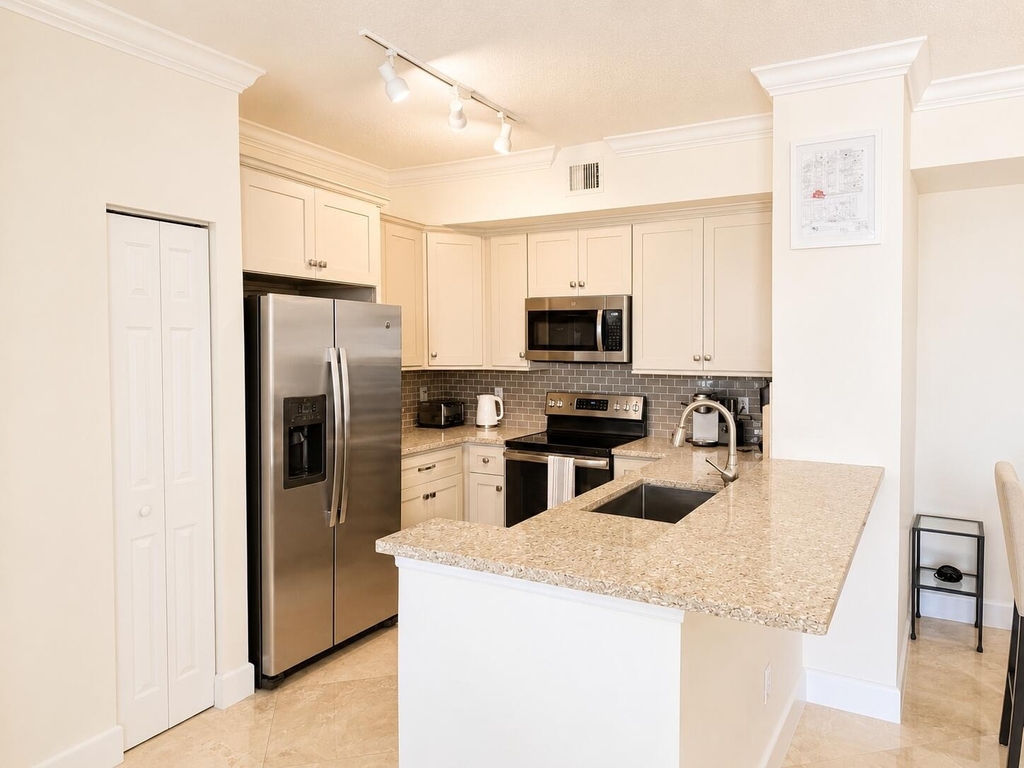 651 Okeechobee Boulevard - Photo 2