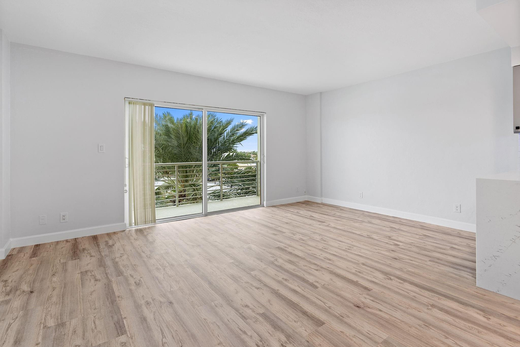 2900 Ne 30th Street - Photo 6