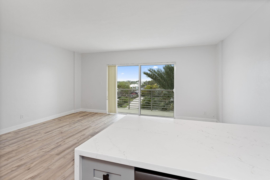 2900 Ne 30th Street - Photo 7
