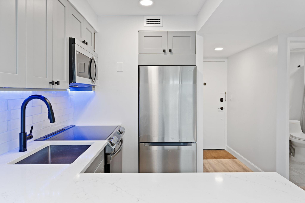 2900 Ne 30th Street - Photo 9