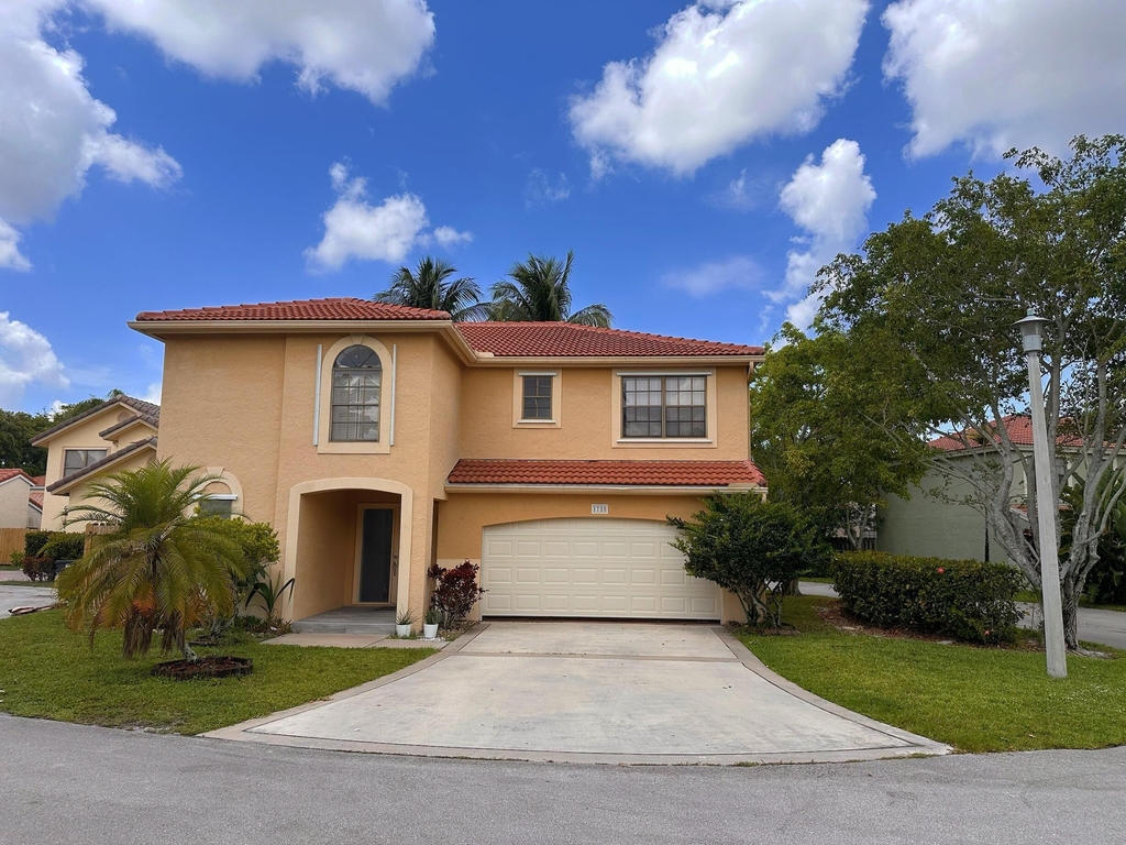 1728 Shoreside Circle - Photo 0