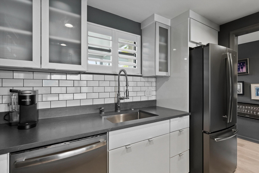 11842 Pebblewood Drive - Photo 5