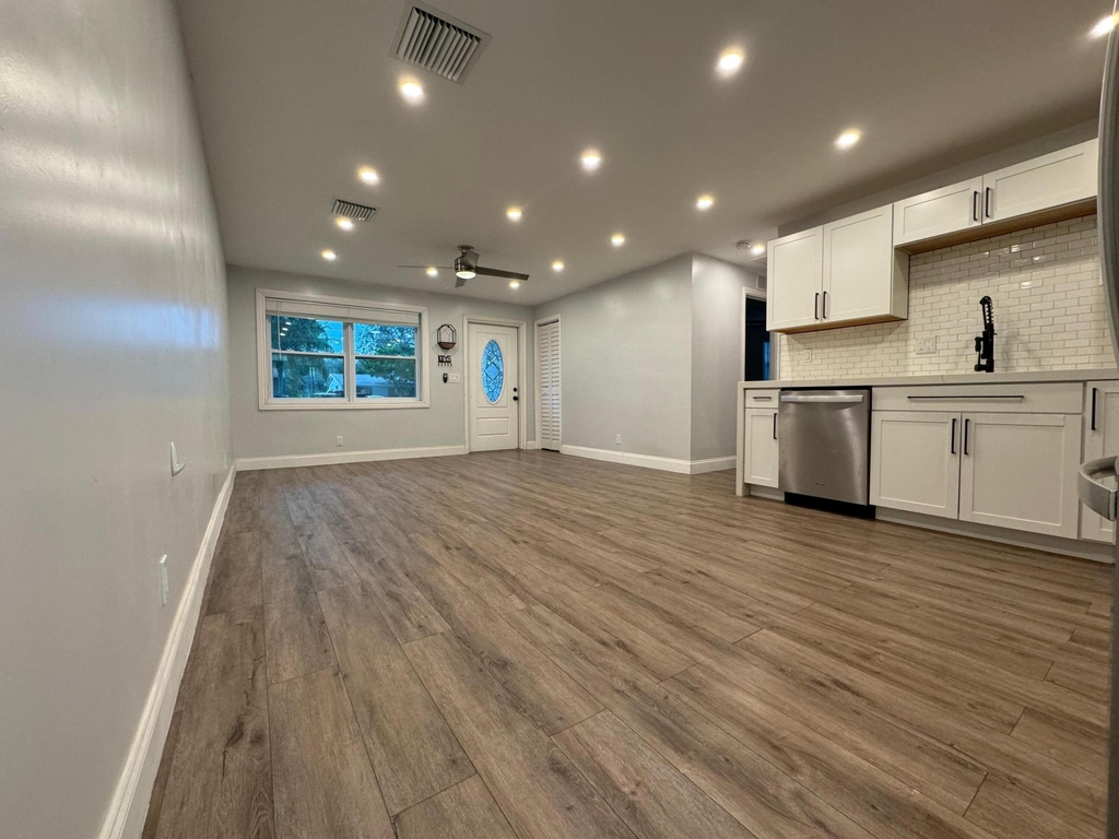 9422 Sw 51st Street - Photo 1