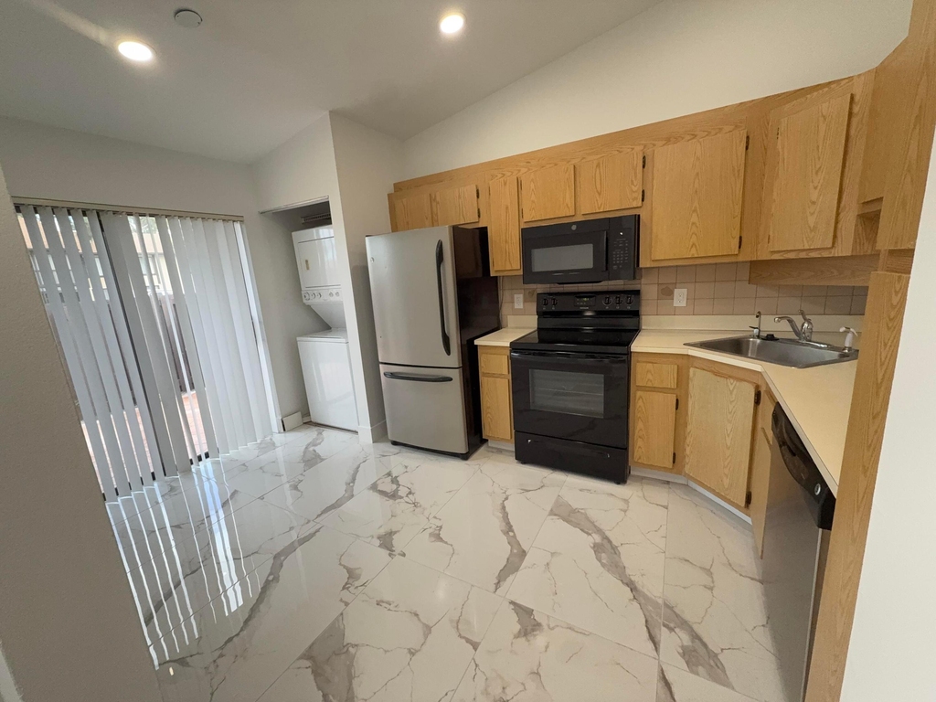 817 Sky Pine Way - Photo 4