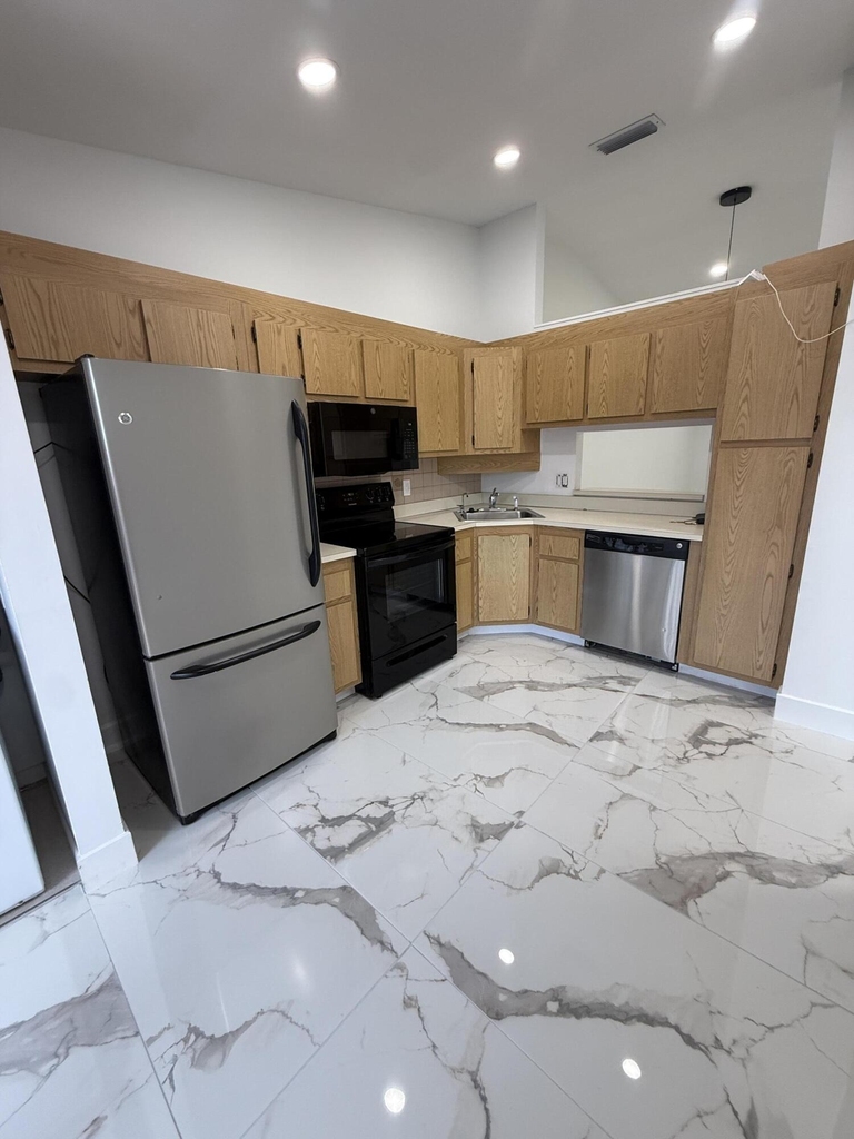 817 Sky Pine Way - Photo 3