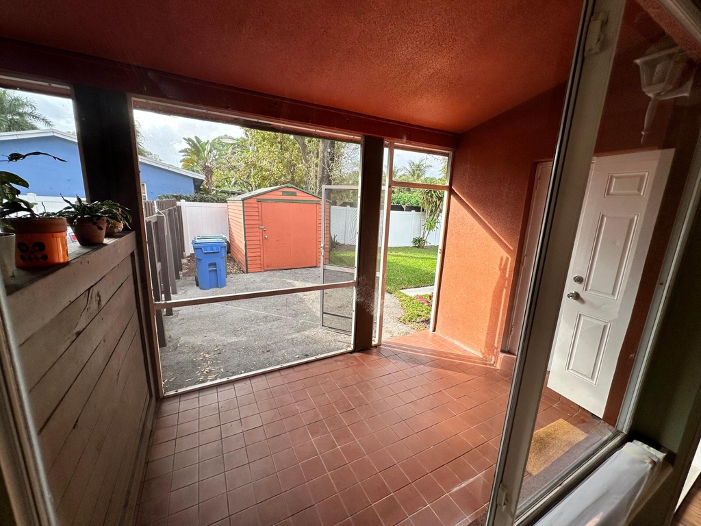 61 Nw 35th Street - Photo 2