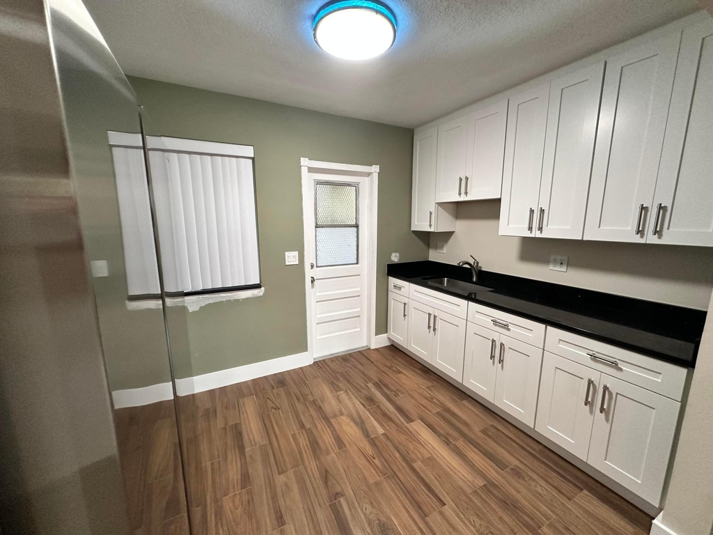 61 Nw 35th Street - Photo 6