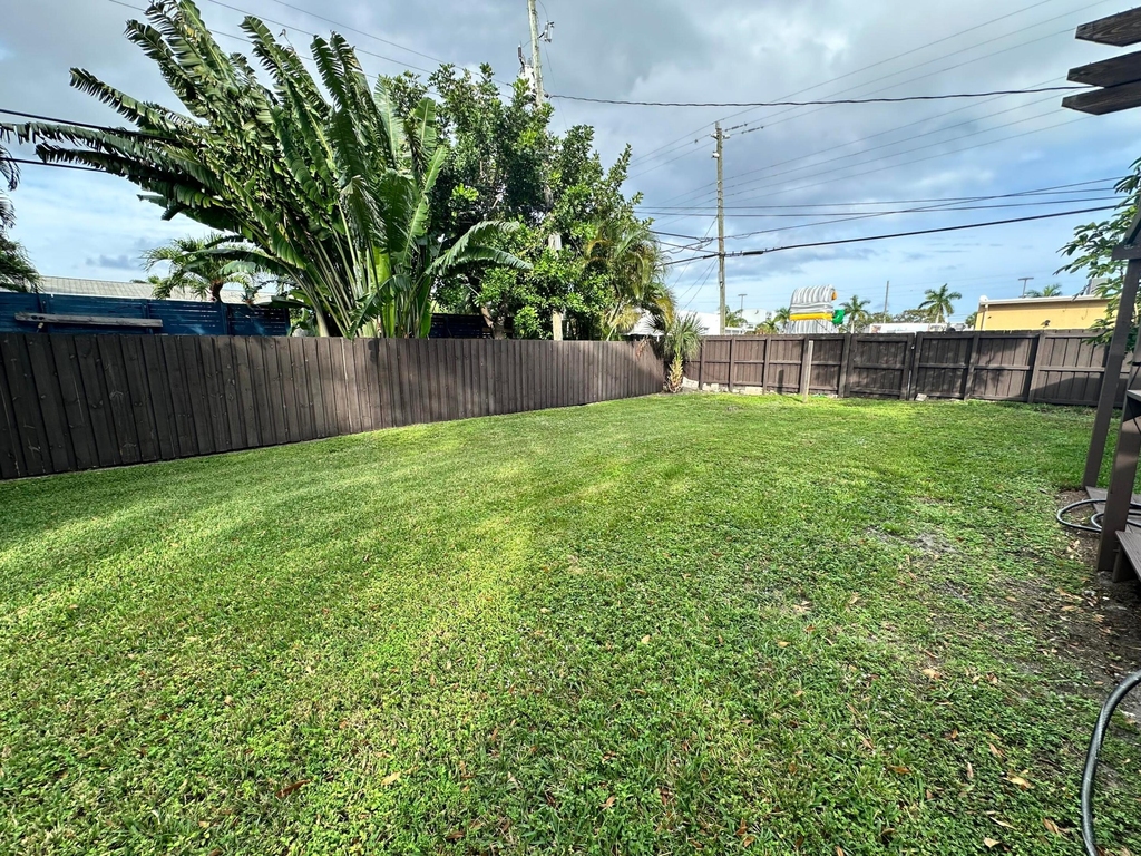 61 Nw 35th Street - Photo 17
