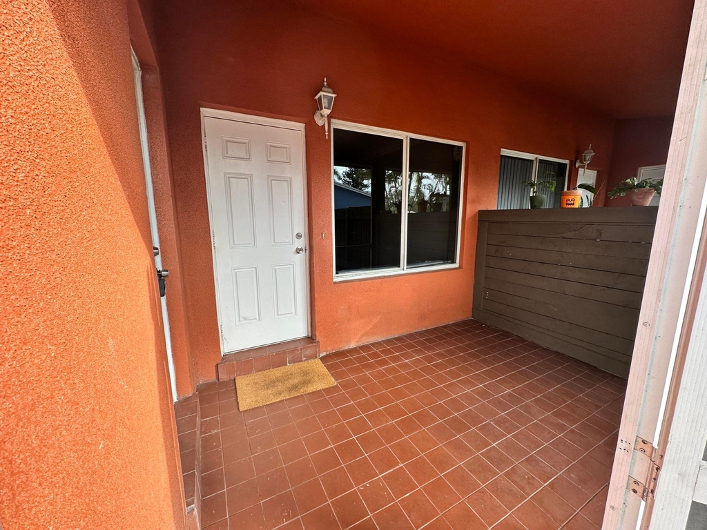 61 Nw 35th Street - Photo 1