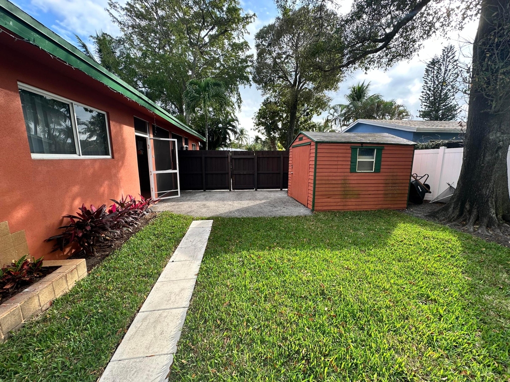 61 Nw 35th Street - Photo 19