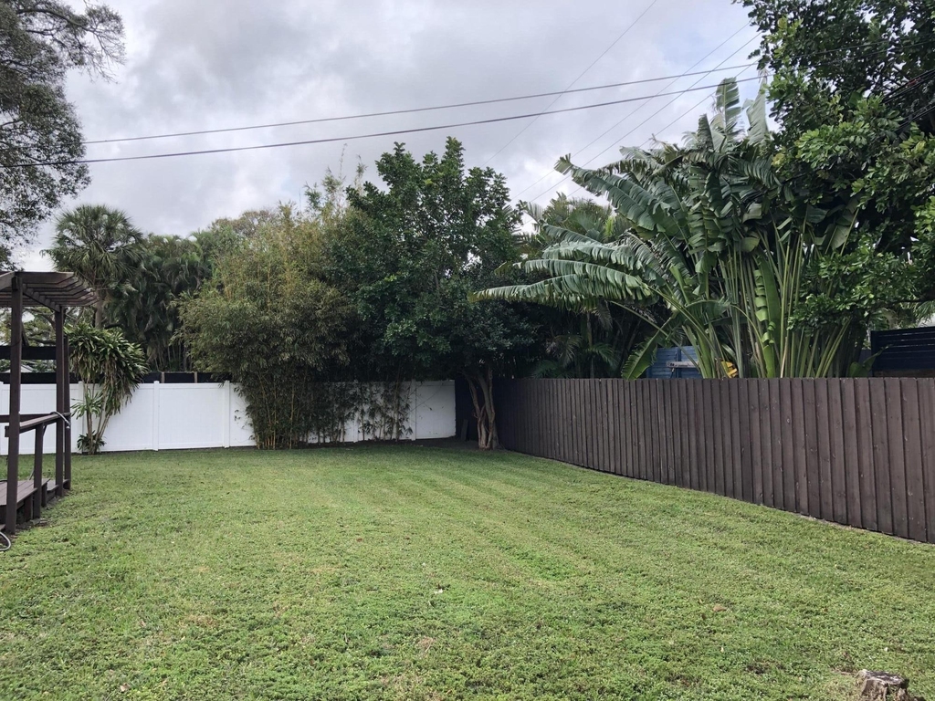 61 Nw 35th Street - Photo 18