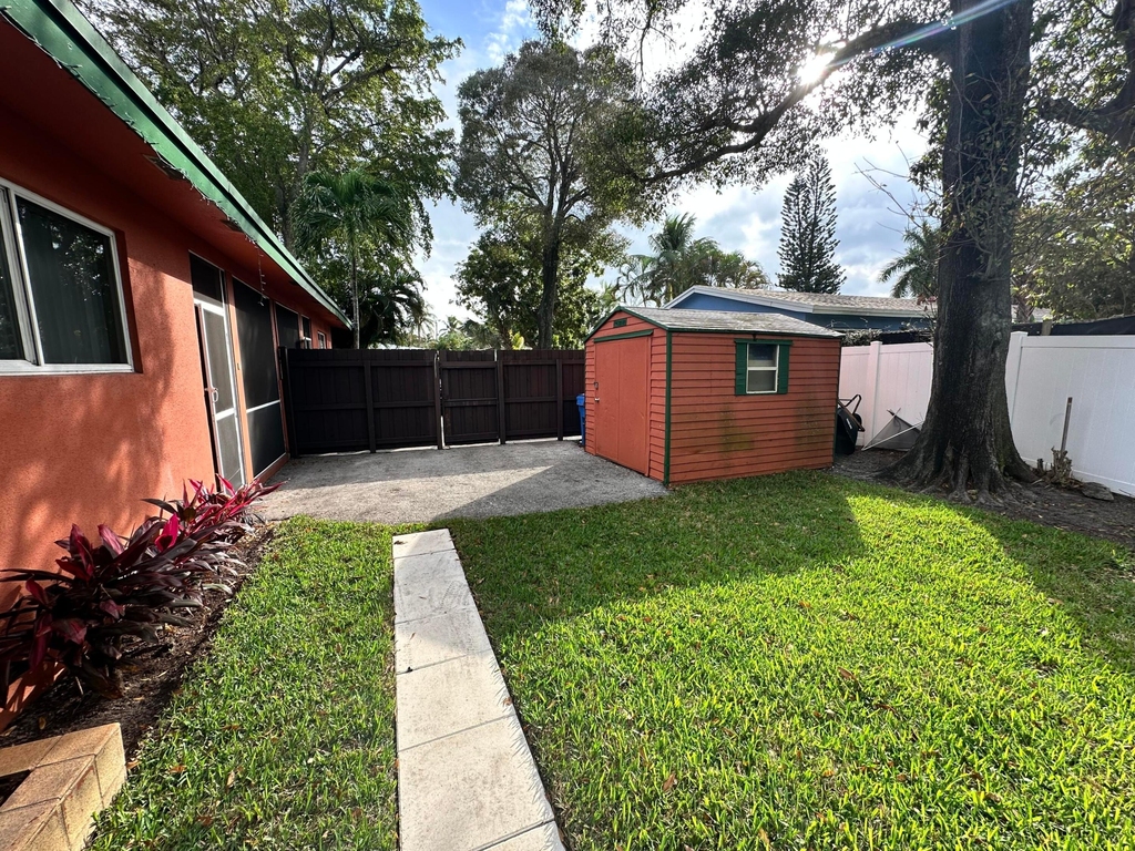 61 Nw 35th Street - Photo 20
