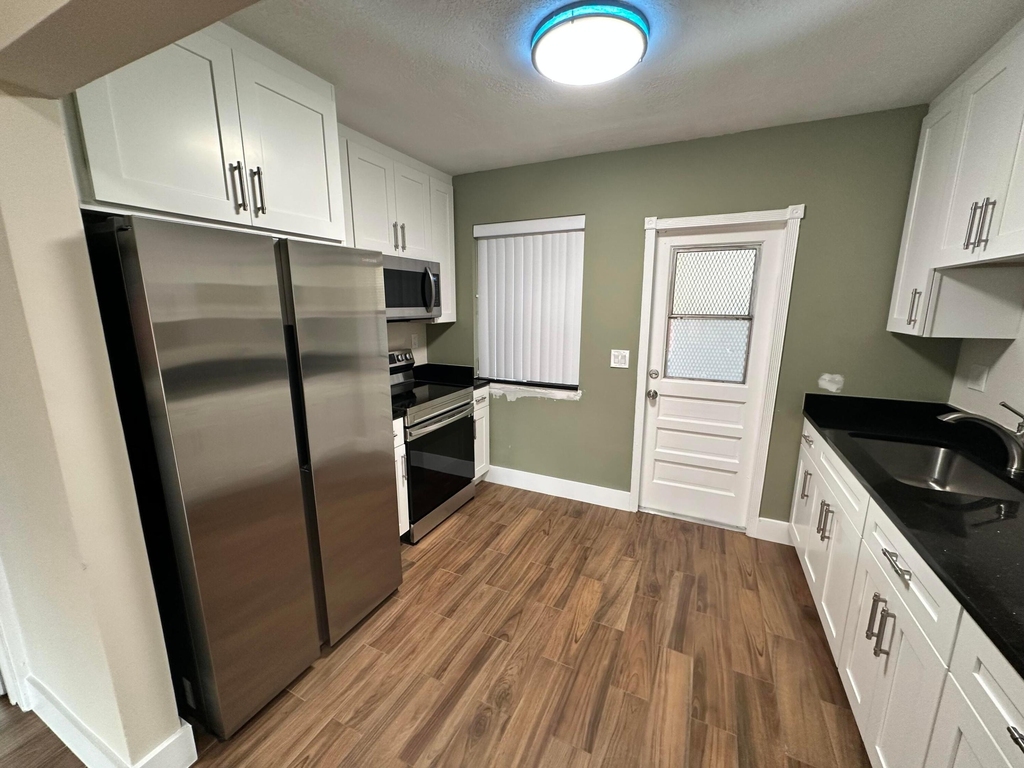 61 Nw 35th Street - Photo 5