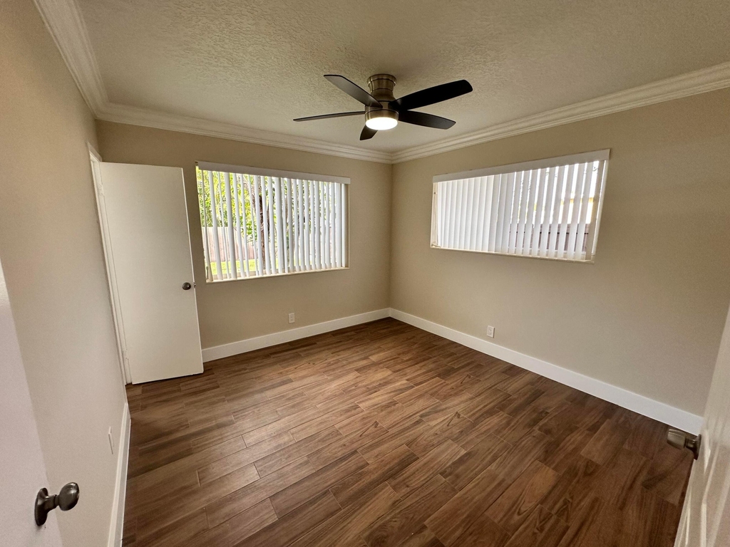 61 Nw 35th Street - Photo 11