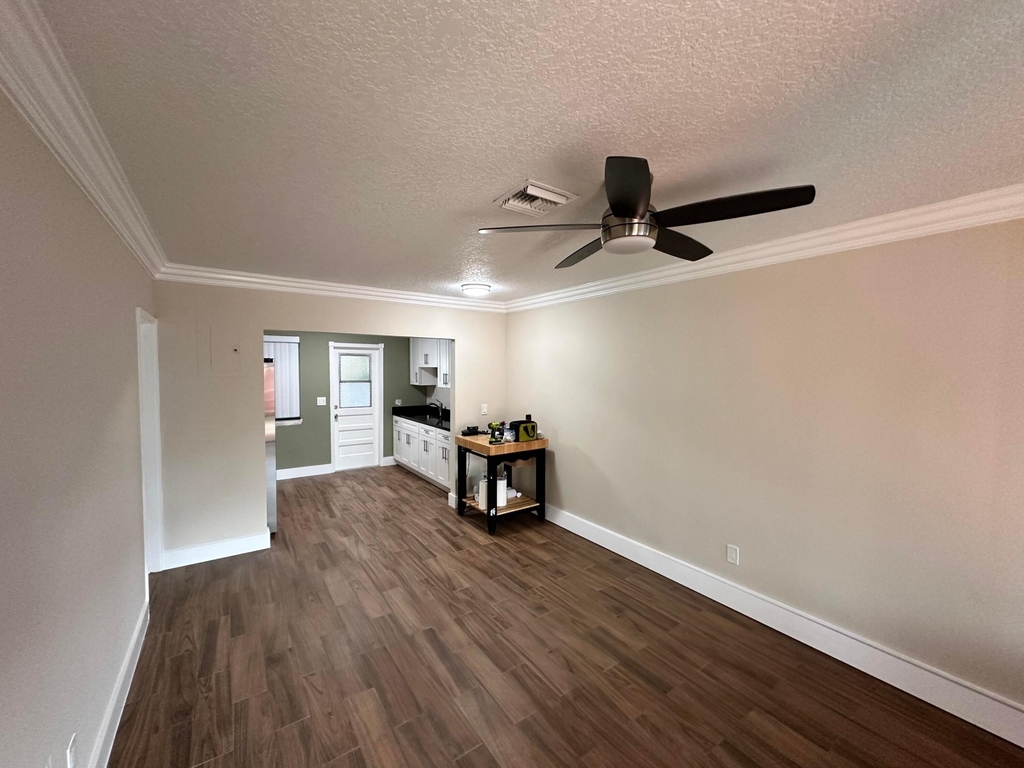 61 Nw 35th Street - Photo 7