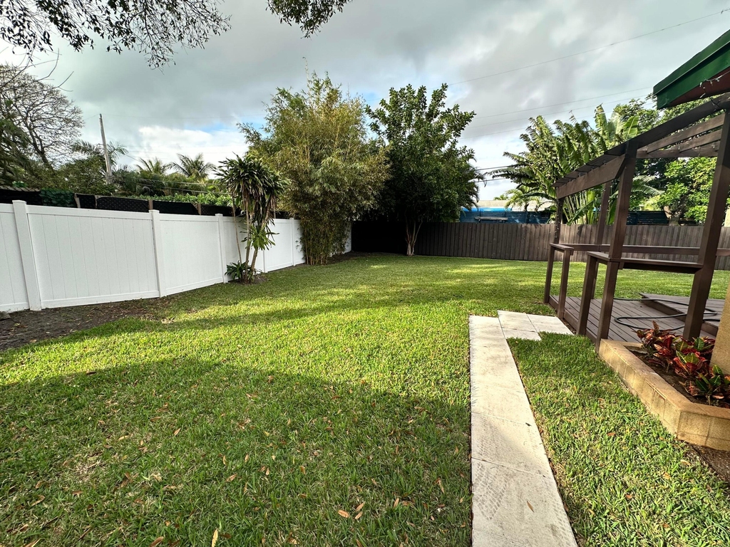 61 Nw 35th Street - Photo 16