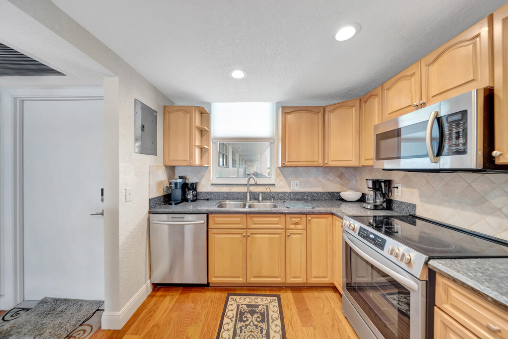 3100 Ne 49 Street - Photo 2