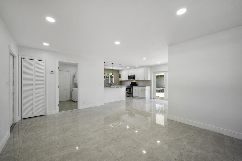 2100 N Seacrest Boulevard - Photo 5