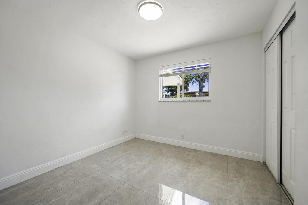 2100 N Seacrest Boulevard - Photo 14