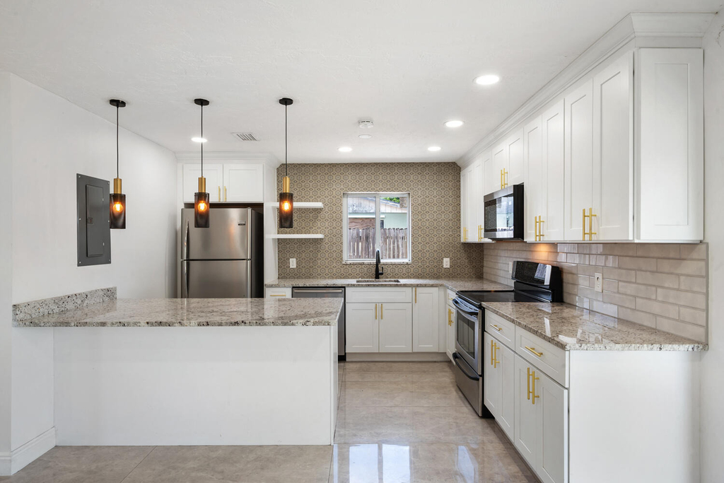 2100 N Seacrest Boulevard - Photo 8