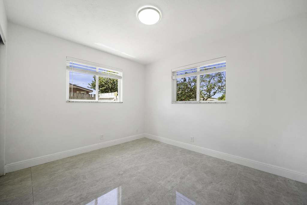 2100 N Seacrest Boulevard - Photo 11
