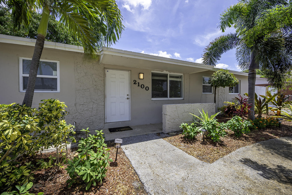 2100 N Seacrest Boulevard - Photo 0