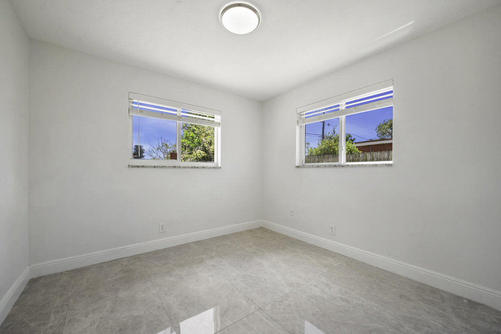 2100 N Seacrest Boulevard - Photo 13