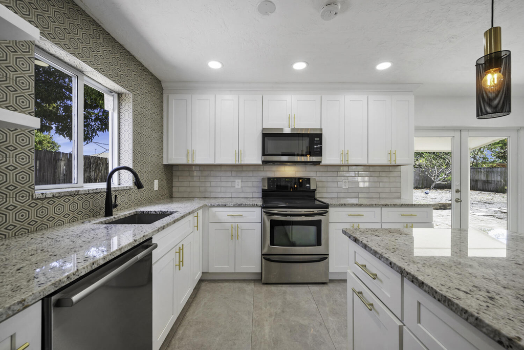 2100 N Seacrest Boulevard - Photo 9