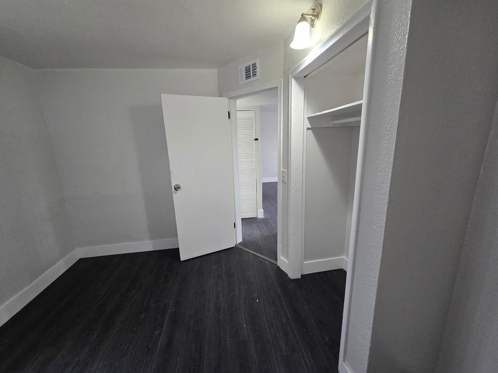 1201 Nw 30th Avenue - Photo 2