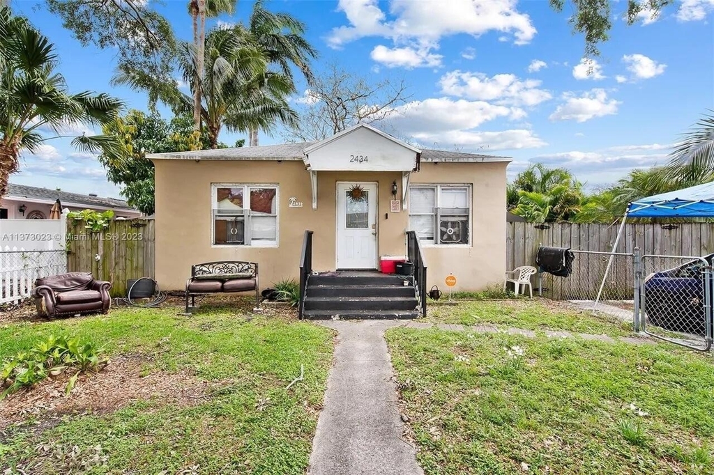 2434 Mckinley Street - Photo 2