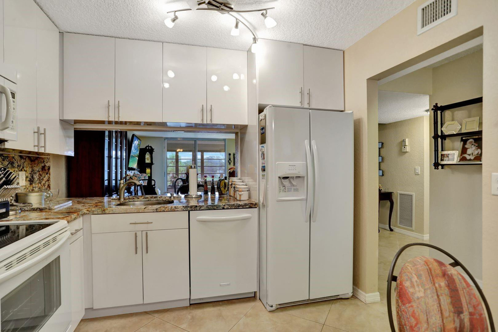 7561 Nw 1st Street Nw - Photo 3