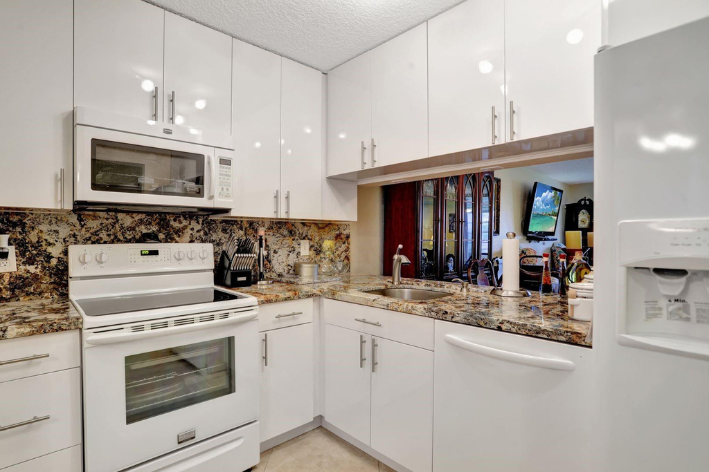 7561 Nw 1st Street Nw - Photo 1