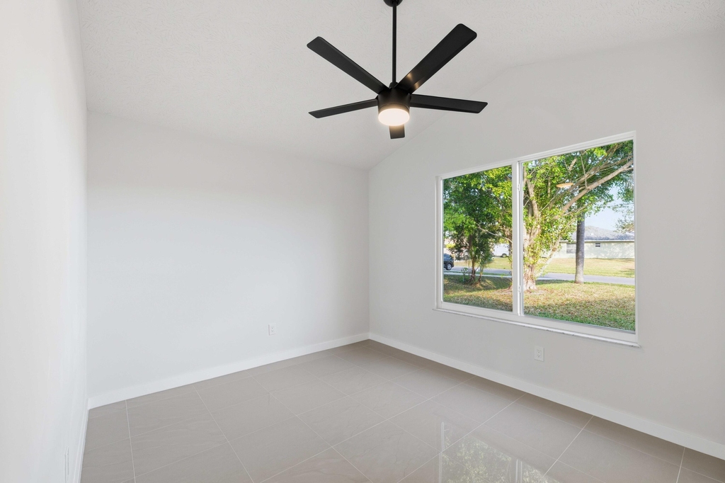 3031 Se Galt Circle - Photo 21