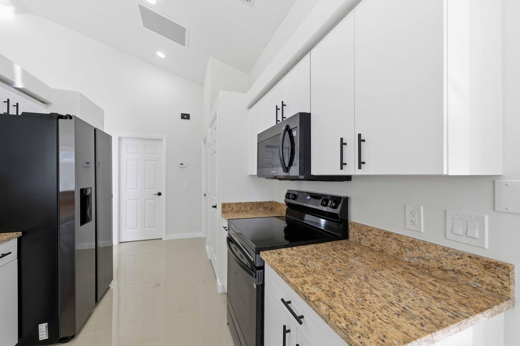 3031 Se Galt Circle - Photo 15