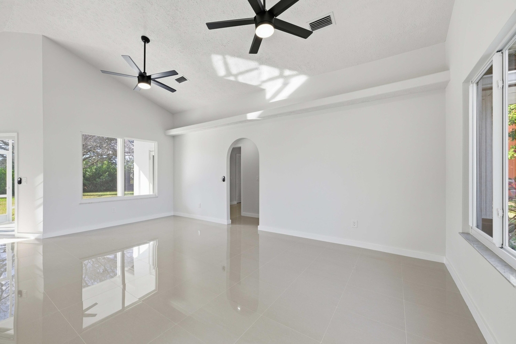 3031 Se Galt Circle - Photo 7
